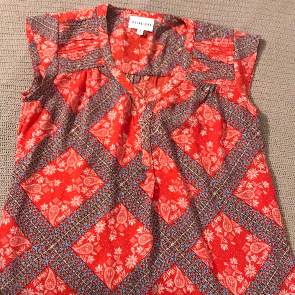 Sleeveless shirt